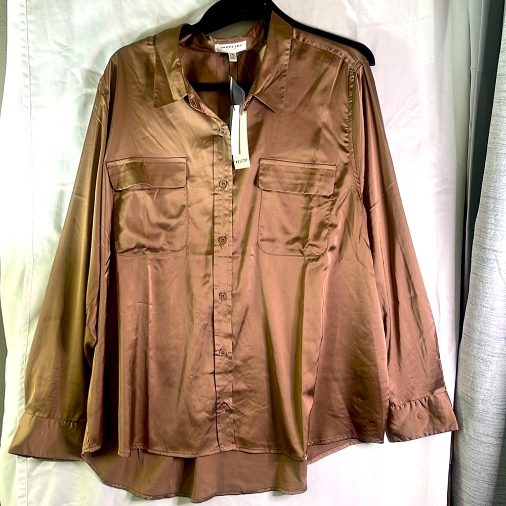 Industry republic clothing Silk doeskin color button down blouse with pockets.